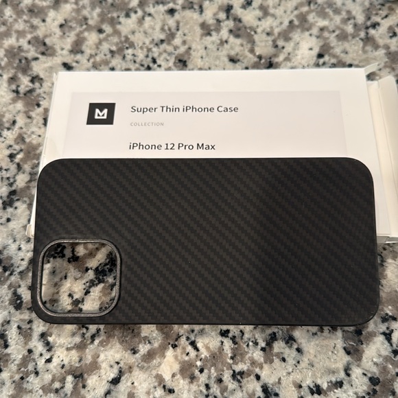 Great combo accessories for your iPhone 12 Pro Max. Black Case & Charging Cable - Picture 7 of 8